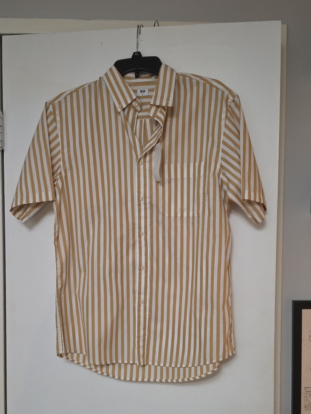 Uniqlo Men’s Short-Sleeve Striped Button-Down Shirt - Beige & White